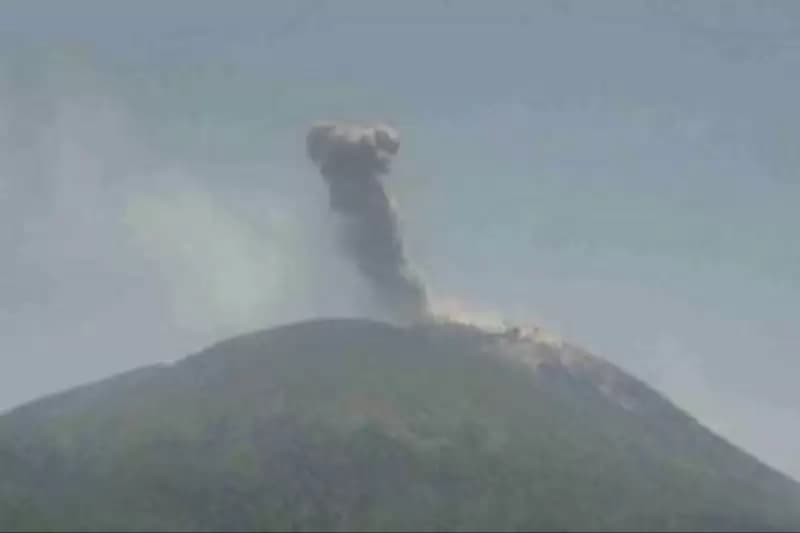 PVMBG Imbau Warga Waspada Bahaya Lahar Dingin Gunung Ile Lewotolok