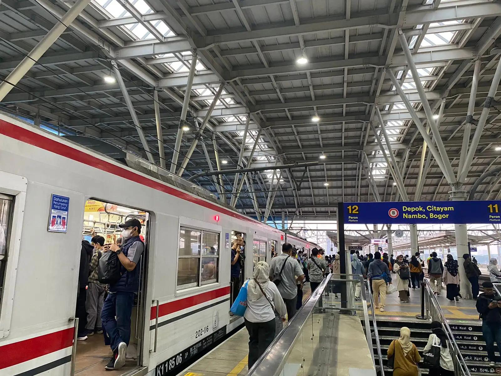 Persiapan KRL manggarai- Bogor periapan berangkat (Foto: MI/Nuramin)