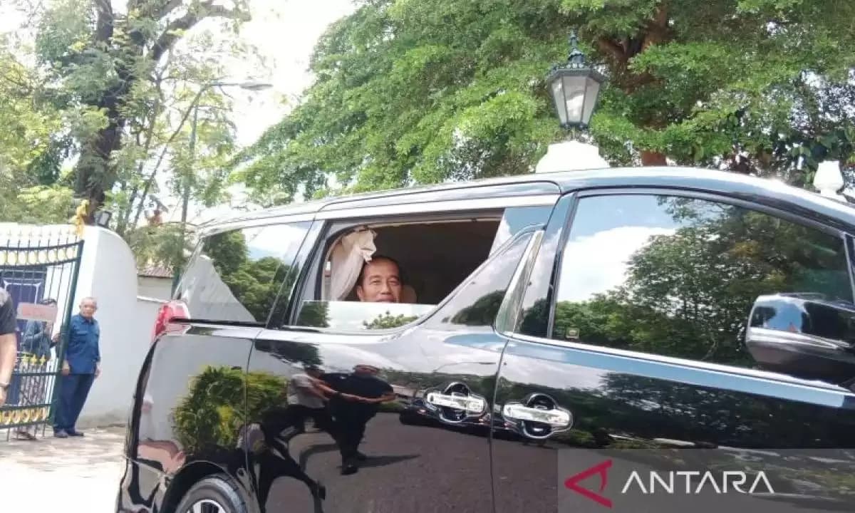 Jokowi Temui Sultan Hamengku Buwono X di Keraton Kilen Yogyakarta