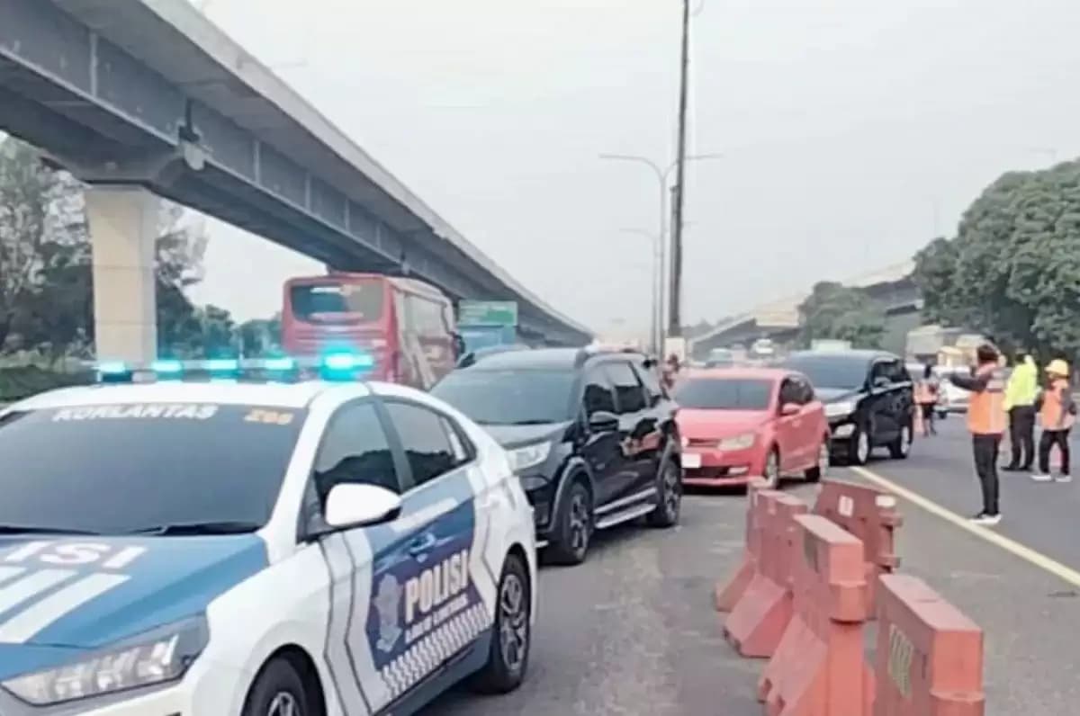 Contraflow Kembali Diterapkan di KM 55-65 Jalan Tol Jakarta-Cikampek