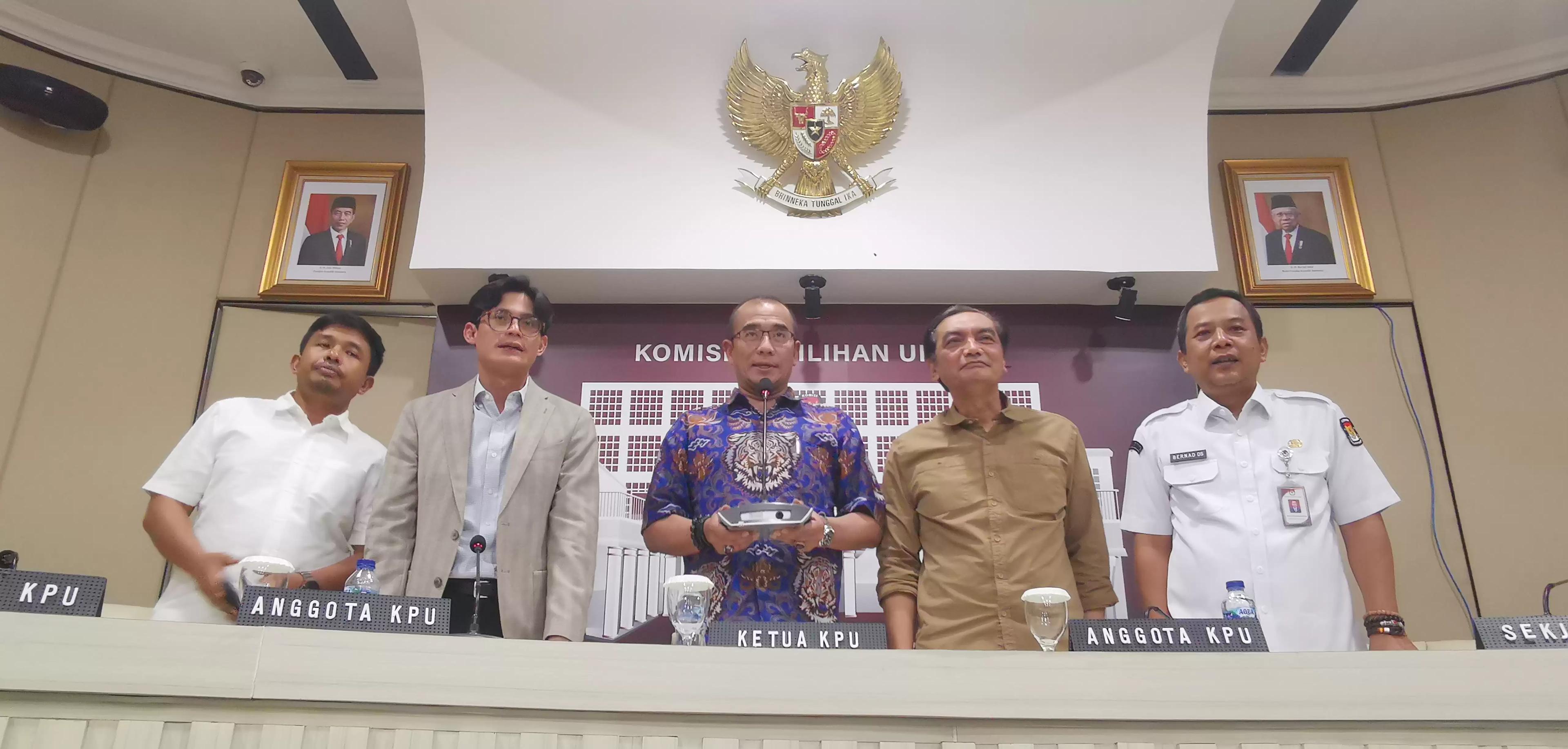Debat Perdana Pilpres 2024, KPU Larang Tim Paslon Bawa APK