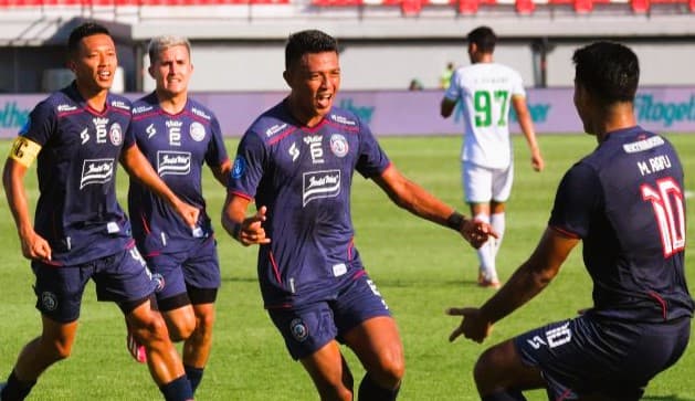 Arema FC Kandaskan Persikabo 1973