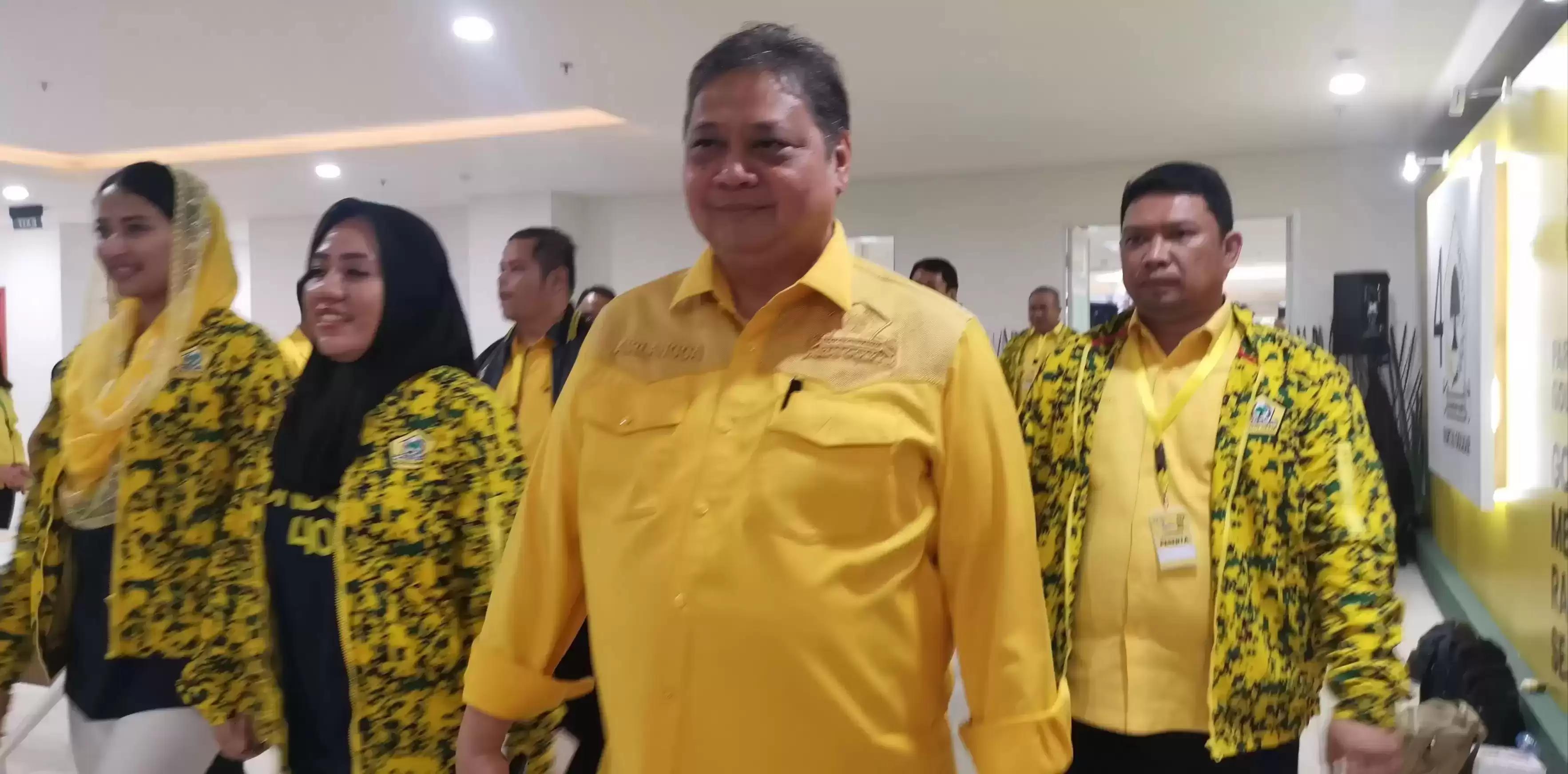 Jokowi Sudah Berjaket Kuning?