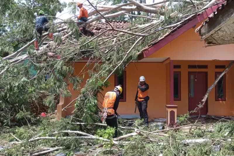 157 Rumah di Ciamis Rusak Akibat Angin Puting Beliung