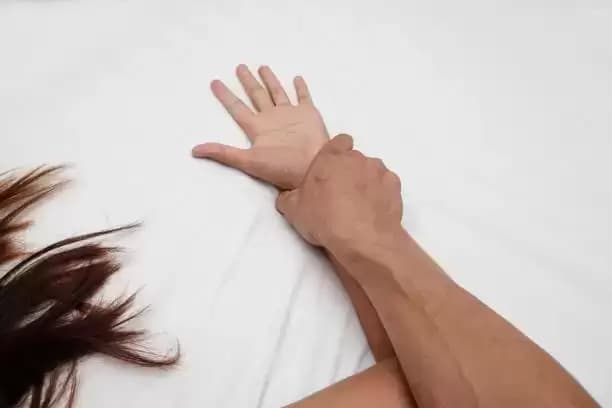 Sungguh Biadab! 8 Pria Sekeluarga di Teluk Bintuni Perkosa ABG Usia 13 Tahun