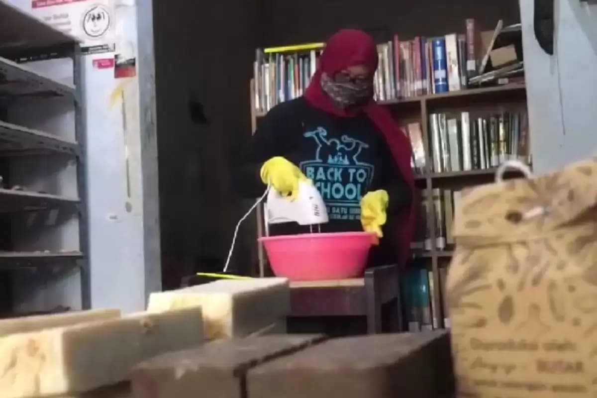 Seorang Ibu di Blitar Pasarkan Sabun Berbahan Baku Rempah-rempah