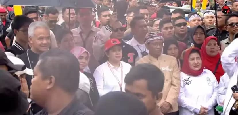 Pimpin Doa di Kampanye Akbar Solo, Mahfud: Jauhkan Indonesia dari Kezaliman Pemimpinnya
