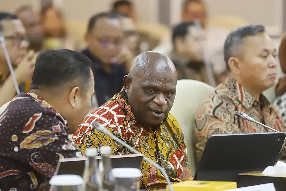 Menteri Hak Asasi Manusia (HAM) Natalius Pigai rapat kerja bersama Komisi XIII (Foto: Dok MI/Charles Ulag)