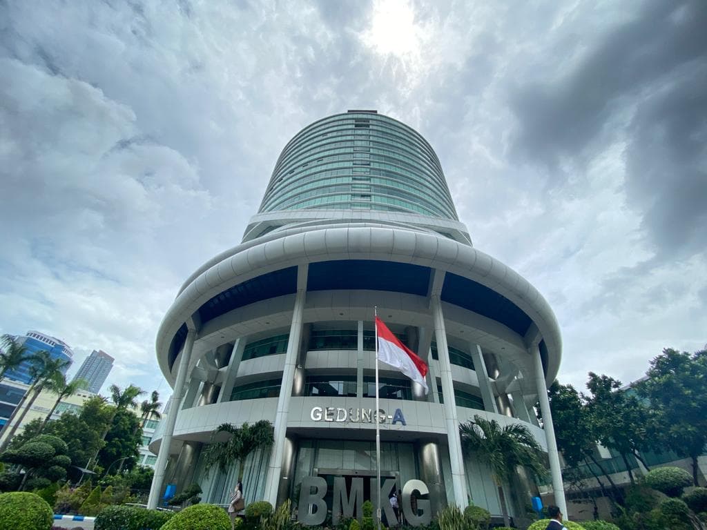 Monsun Asia-siklon Tropis 99S Pengaruhi Curah Hujan
