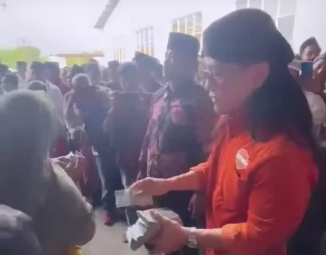 Bawaslu Selidiki Aksi Bagi-bagi Uang Gus Miftah di Pamekasan