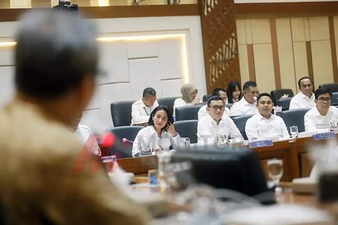 Abdul Kadir (tengah), Christina Aryani (kiri) dan Dzulfikar Ahmad (kanan) (Foto: Dok MI/Charles Ulag)