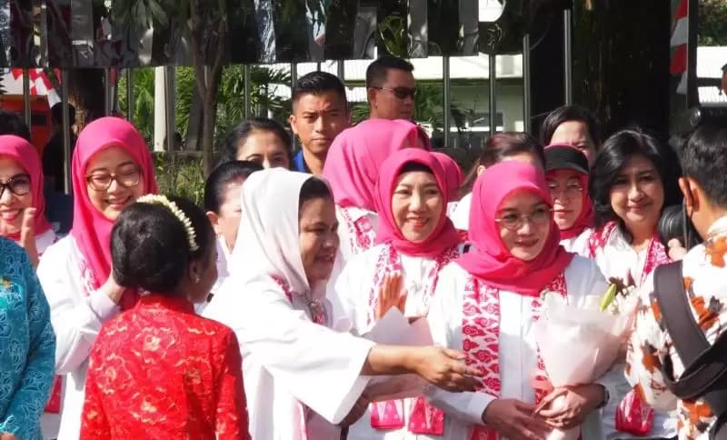Didampingi Annisa Pohan, Iriana Jokowi Buka Gerakan Tanam Cabai Nasional di Bogor