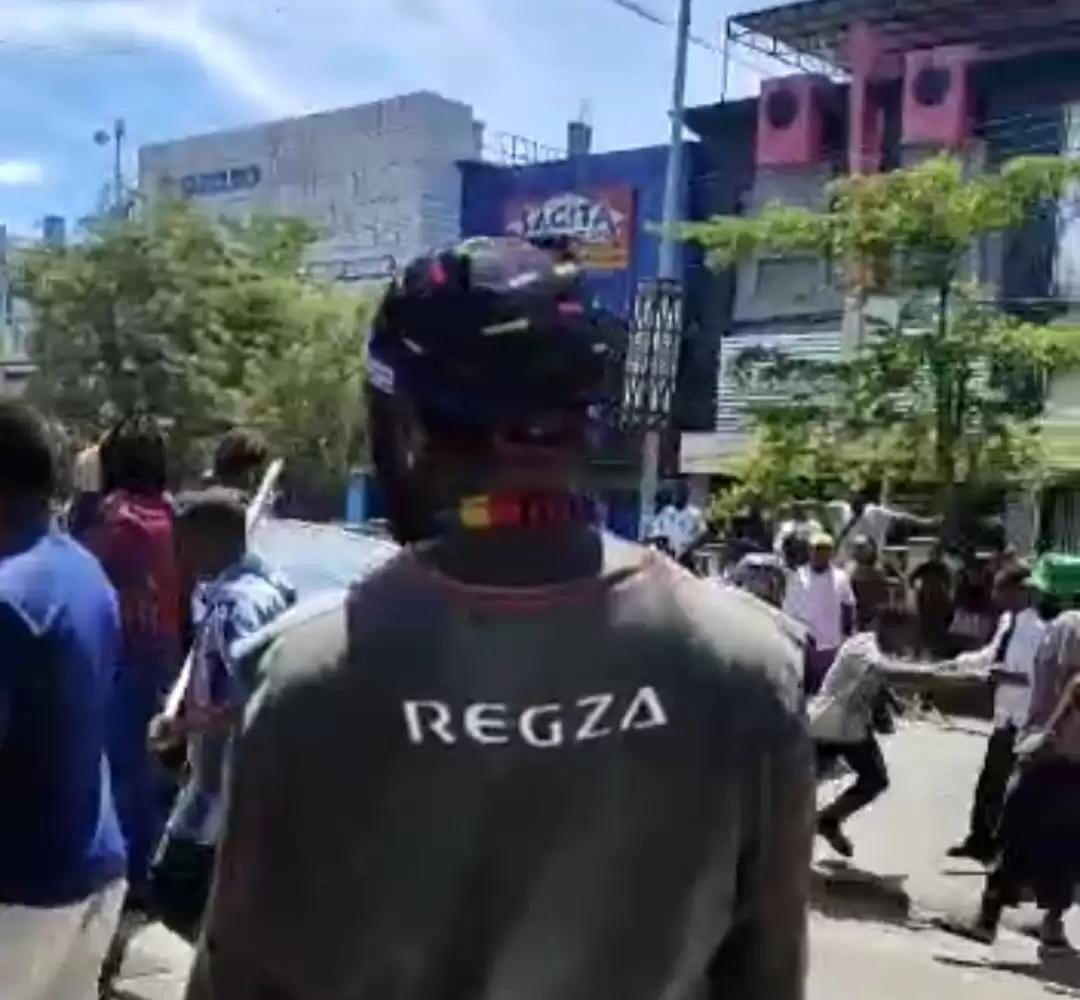 Kerusuhan di Sentani-Jayapura Saat Sambut Jenazah Lukas Enembe