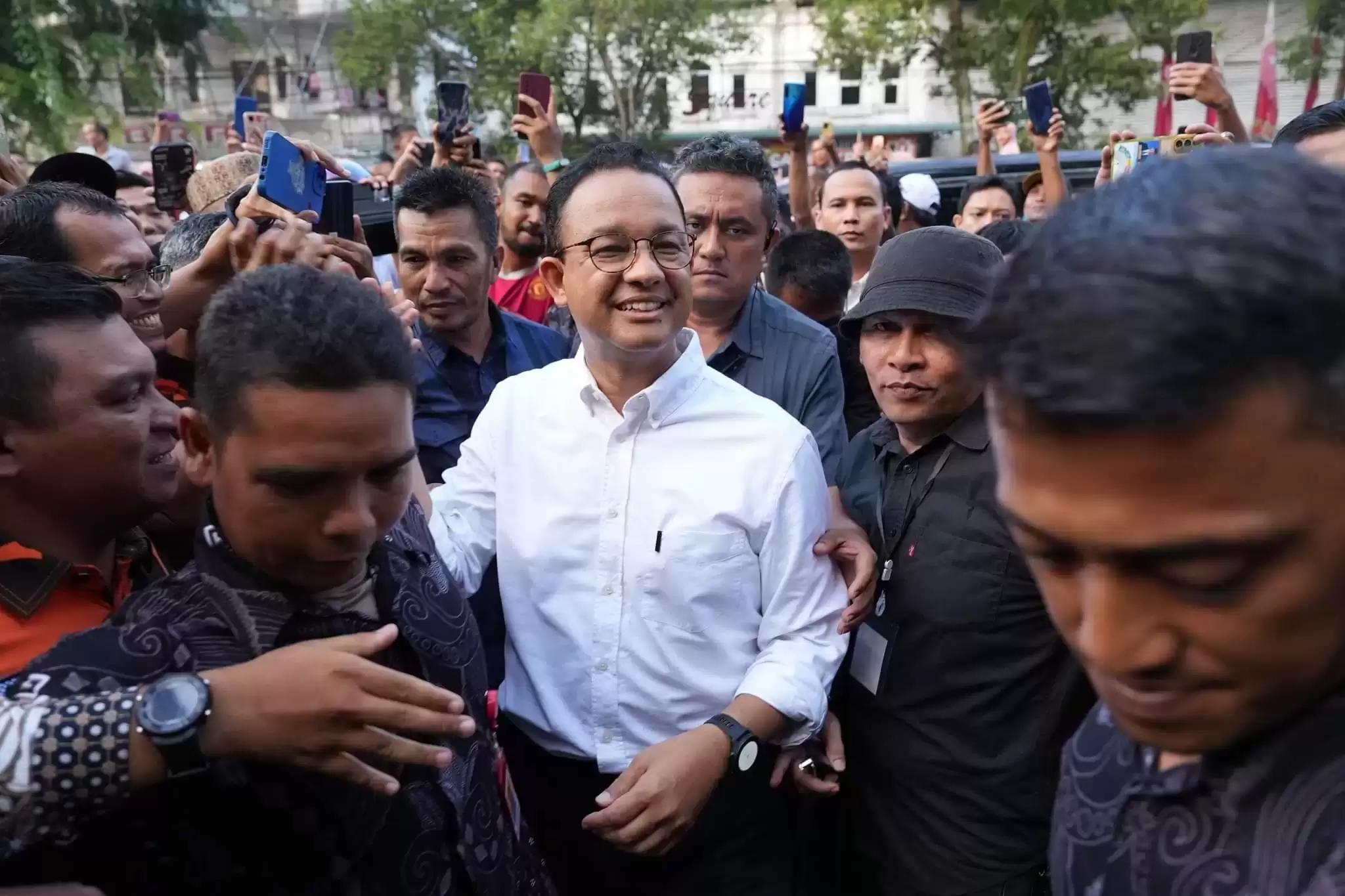 Wow!!! Anies Ngaku Jabat Tangan Ribuan Orang Setiap Hari