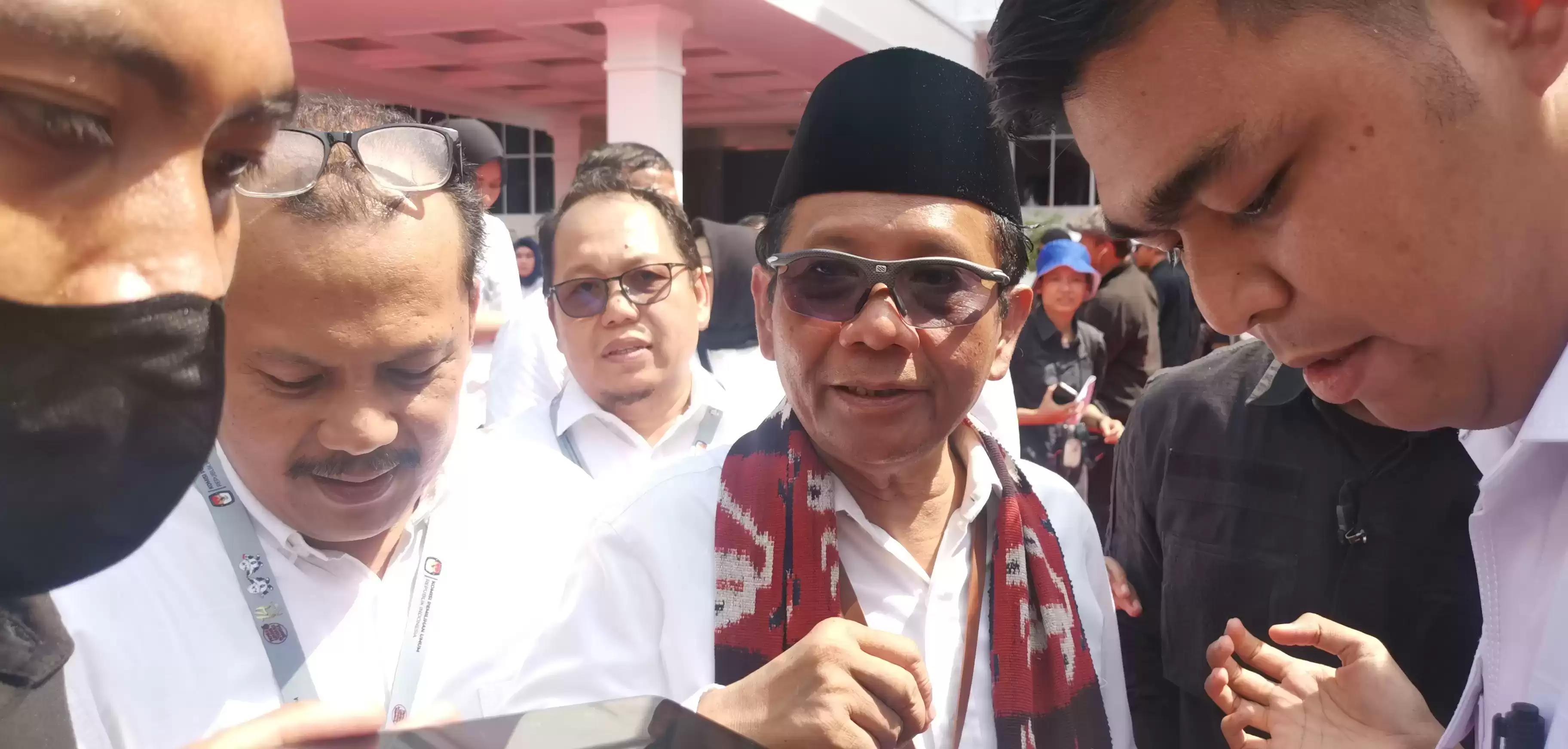 Soroti Anies, Mahfud: Mau Batalkan UU, Negara Jadi Kacau!