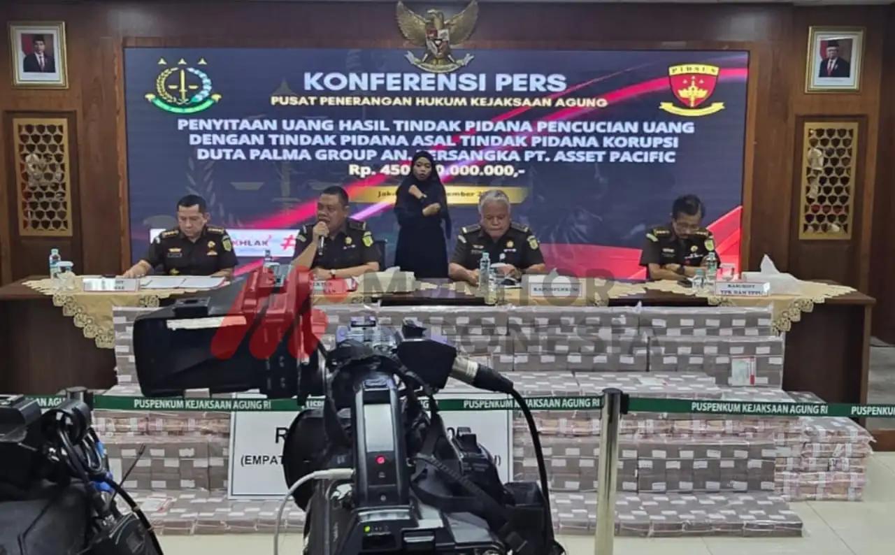 Kejagung menyita uang hasil TPPU dengan tindak pidana asal korupsi Duta Palma Grup atas nama tersangka PT Asset Pacific (Foto: Dok MI)