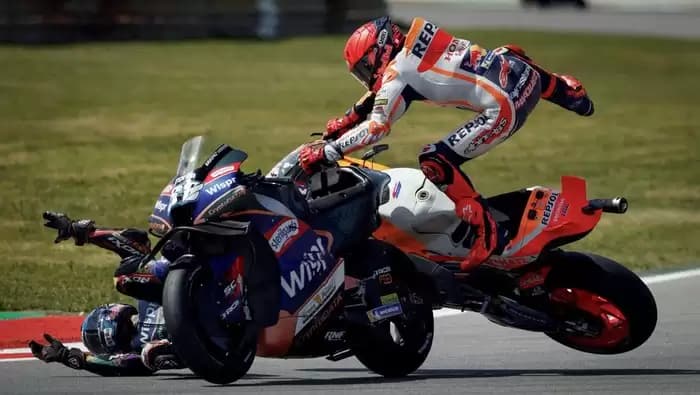 Gaya Balapan Marquez Dituduh Bahaya dan Emosional