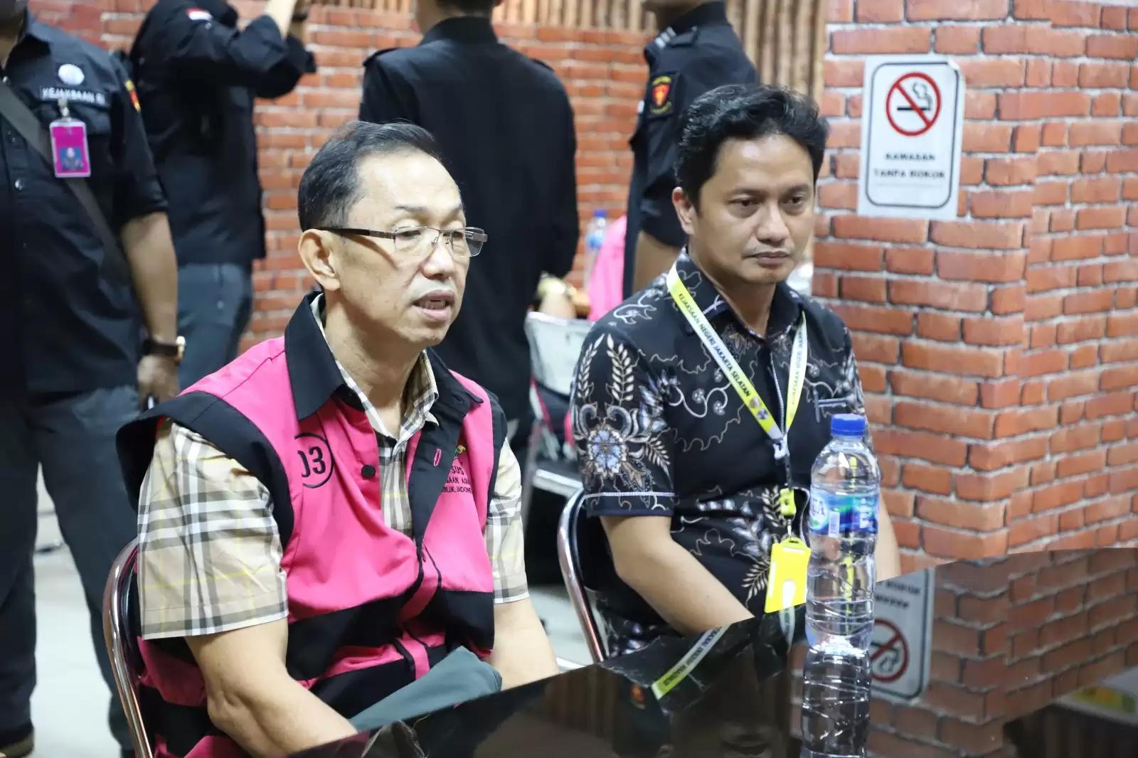 Tahun 2018-2019, TN dibantu AA bermufakat jahat dengan oknum PT Timah dan para smelter untuk mengakomodir penambangan timah ilegal