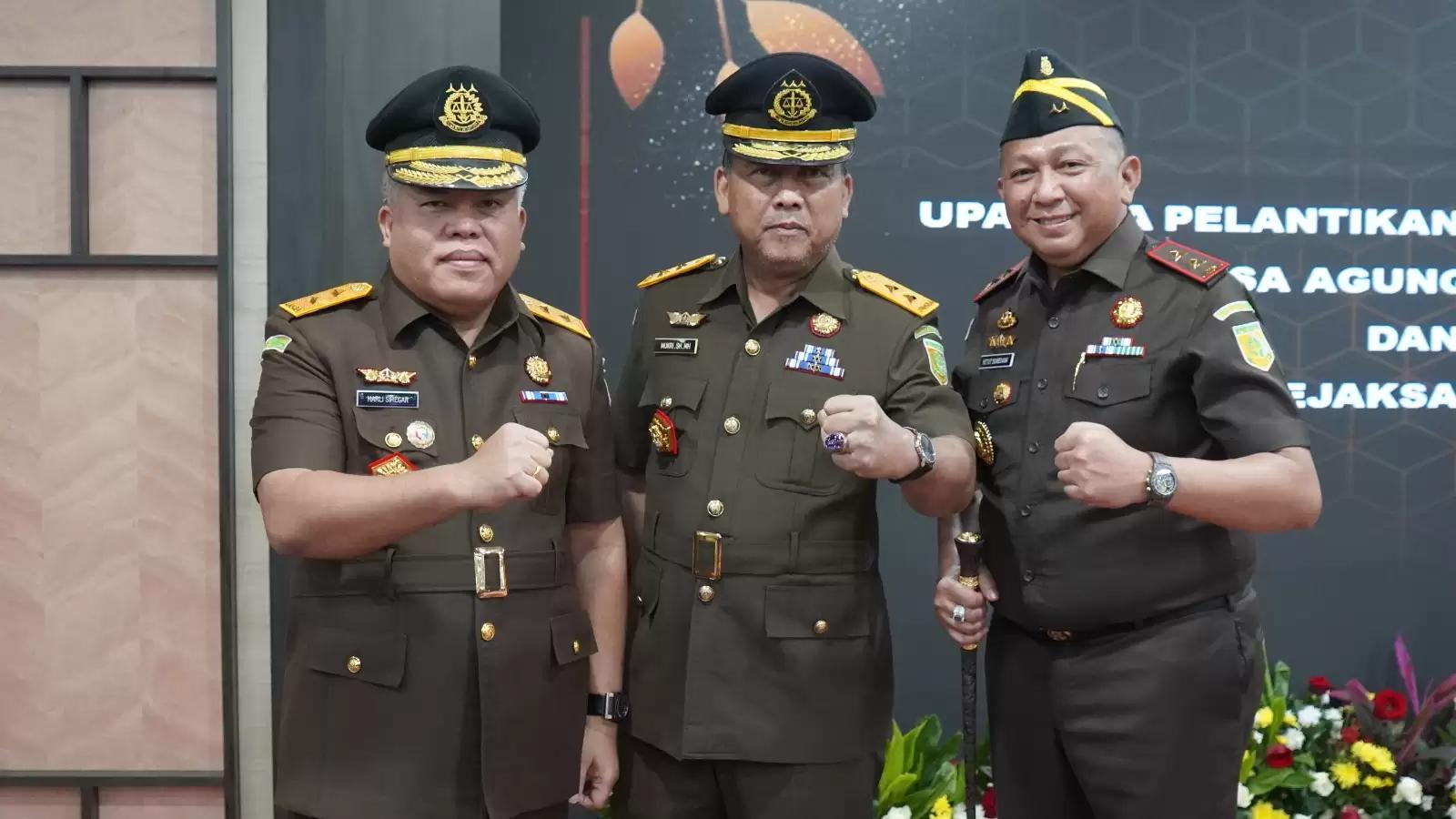 Ketut Sumedana (kanan) kini menjadi Kajati Bali (Foto: Dok MI)