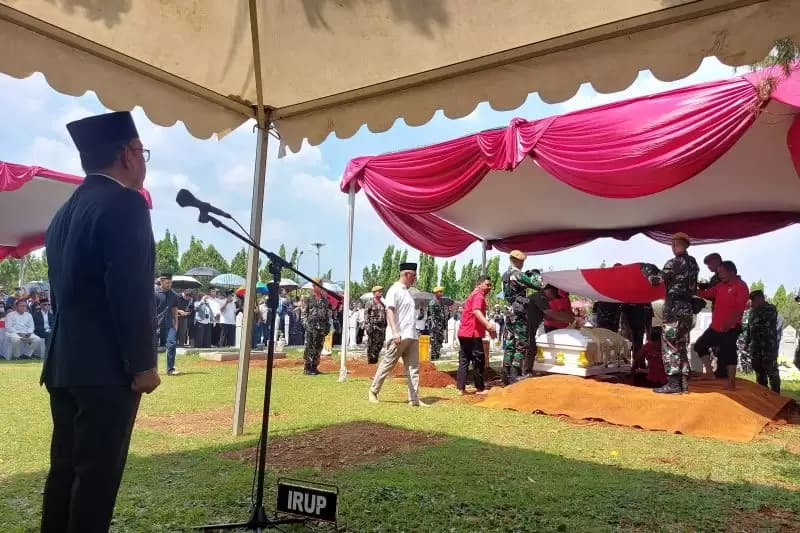 Eks Menteri Pertambangan Kuntoro Mangkusubroto Dimakamkan di TMP Kalibata