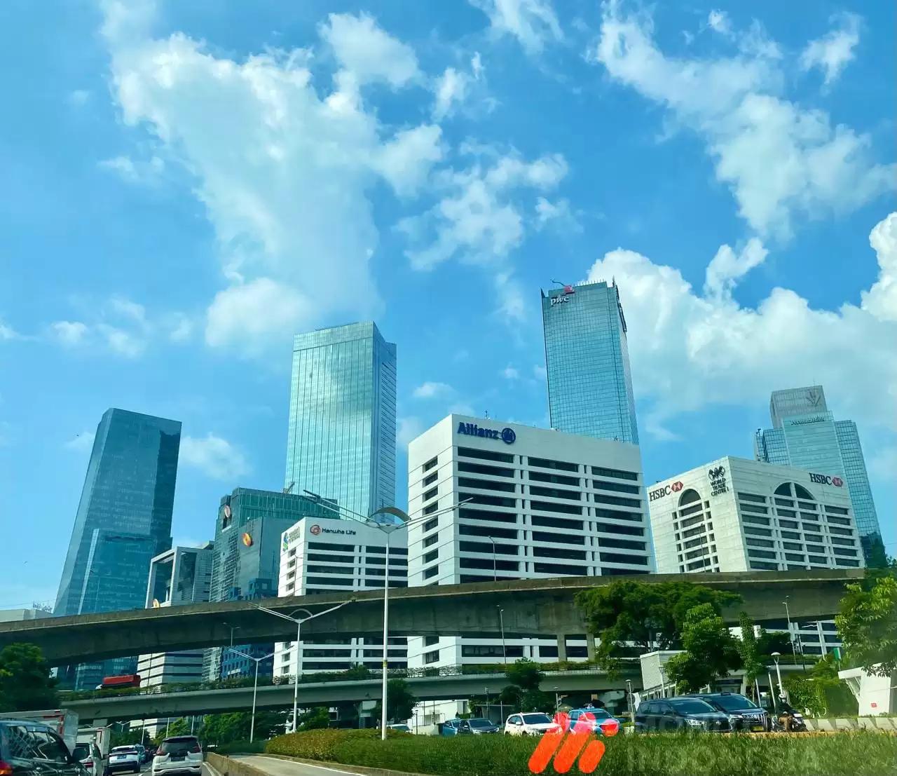 Langit Jakarta cerah berawan (Foto: Dok MI/Rizky Amin)