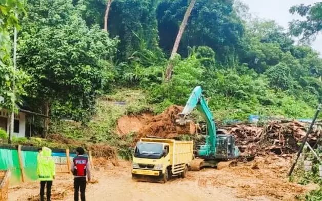 Korban Banjir Bandang-Longsor Pesisir Selatan kian Bertambah Jadi 16 Orang