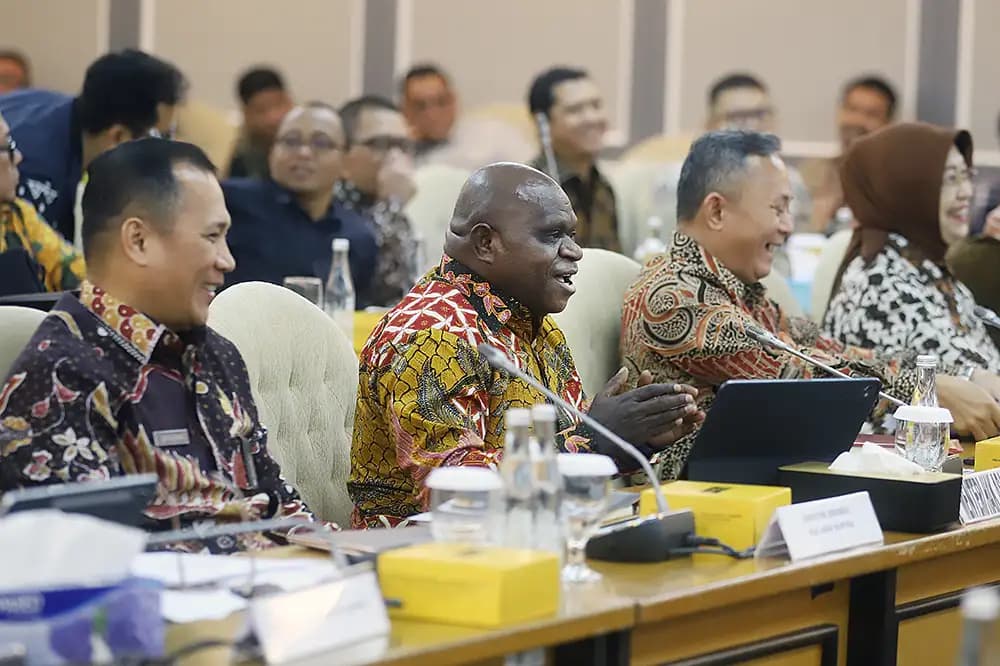 Menteri Hak Asasi Manusia (HAM) Natalius Pigai saat perkenalan bersama anggota komisi XIII (Foto: Dok MI/Charles Ulag)