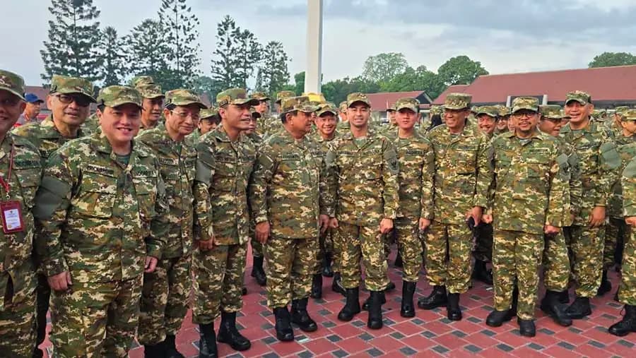 Para pembantu Presiden Prabowo Subianto mengenakan seragam Komcad (Foto: Dok MI/Kantor Komunikasi Presiden)