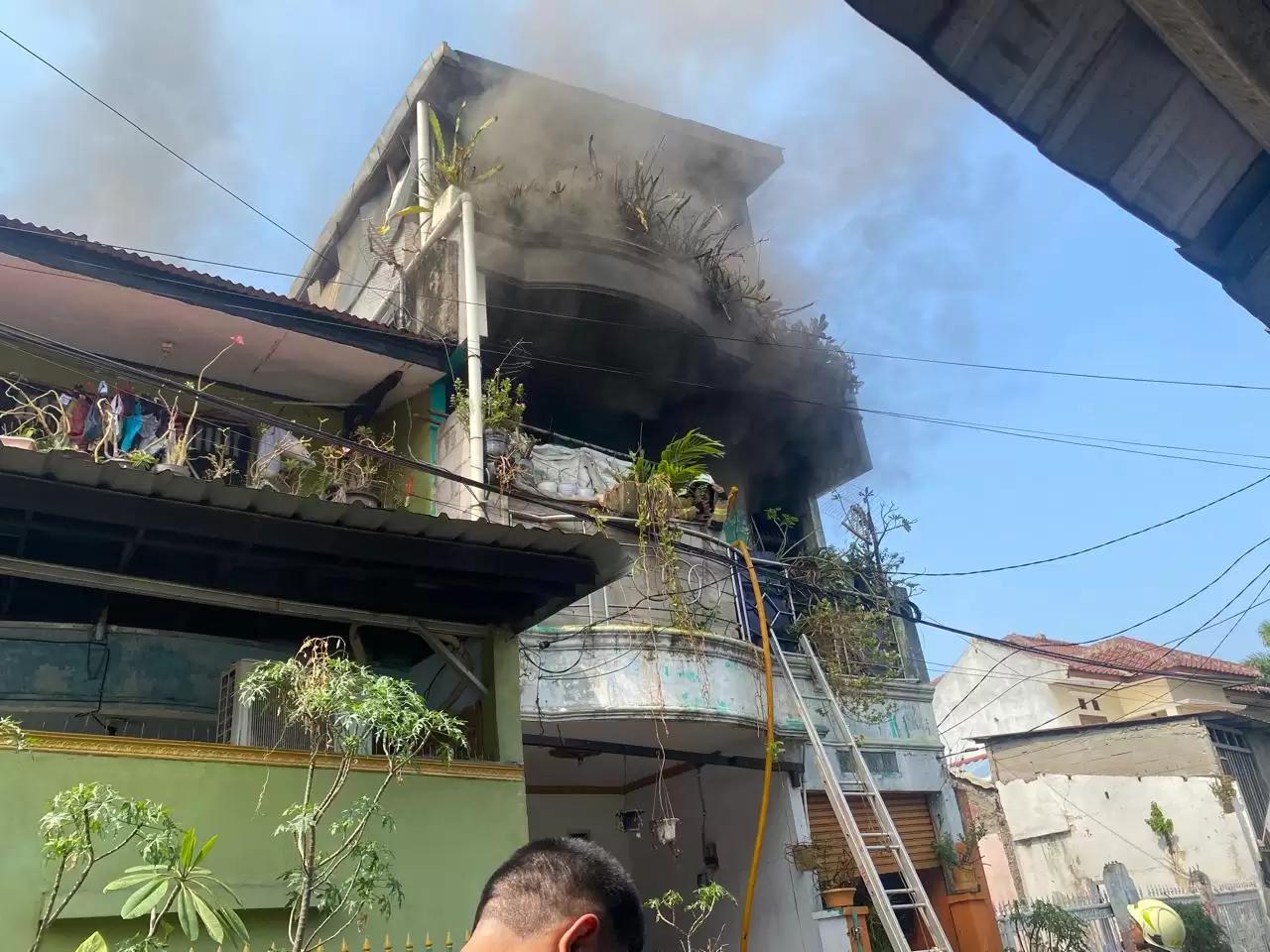 Rumah warga yang ikut terbakar