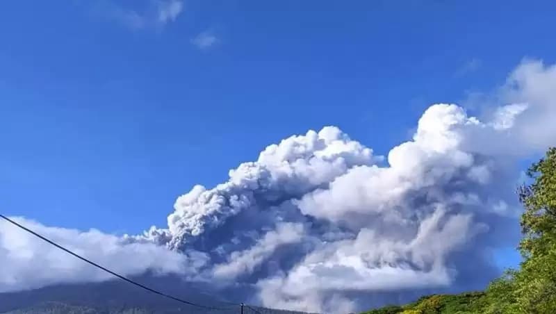 Gunung Lewotobi Laki-laki Erupsi, Muntahkan Abu Vulkanik Setinggi 1.000 Meter