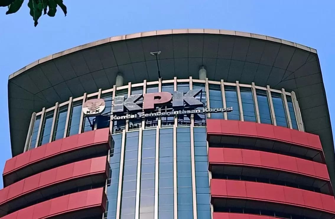 KPK Tahan Pj Bupati Sorong Yan Piet Mosso Dkk