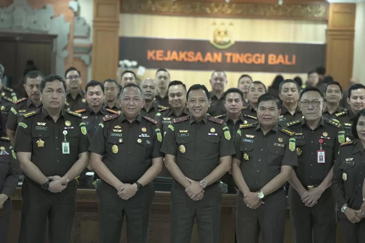 Kajati Bali Ketut Sumedana: Membangun Penegakan Hukum dengan Kearifan Lokal