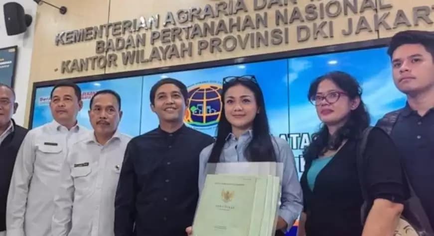 Nirina Zubir Kalahkan Mafia Tanah