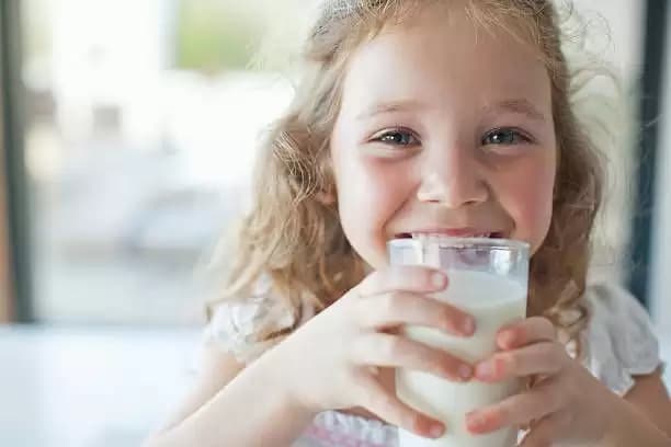 Kapan Waktu yang Terbaik untuk Anak Minum Susu?