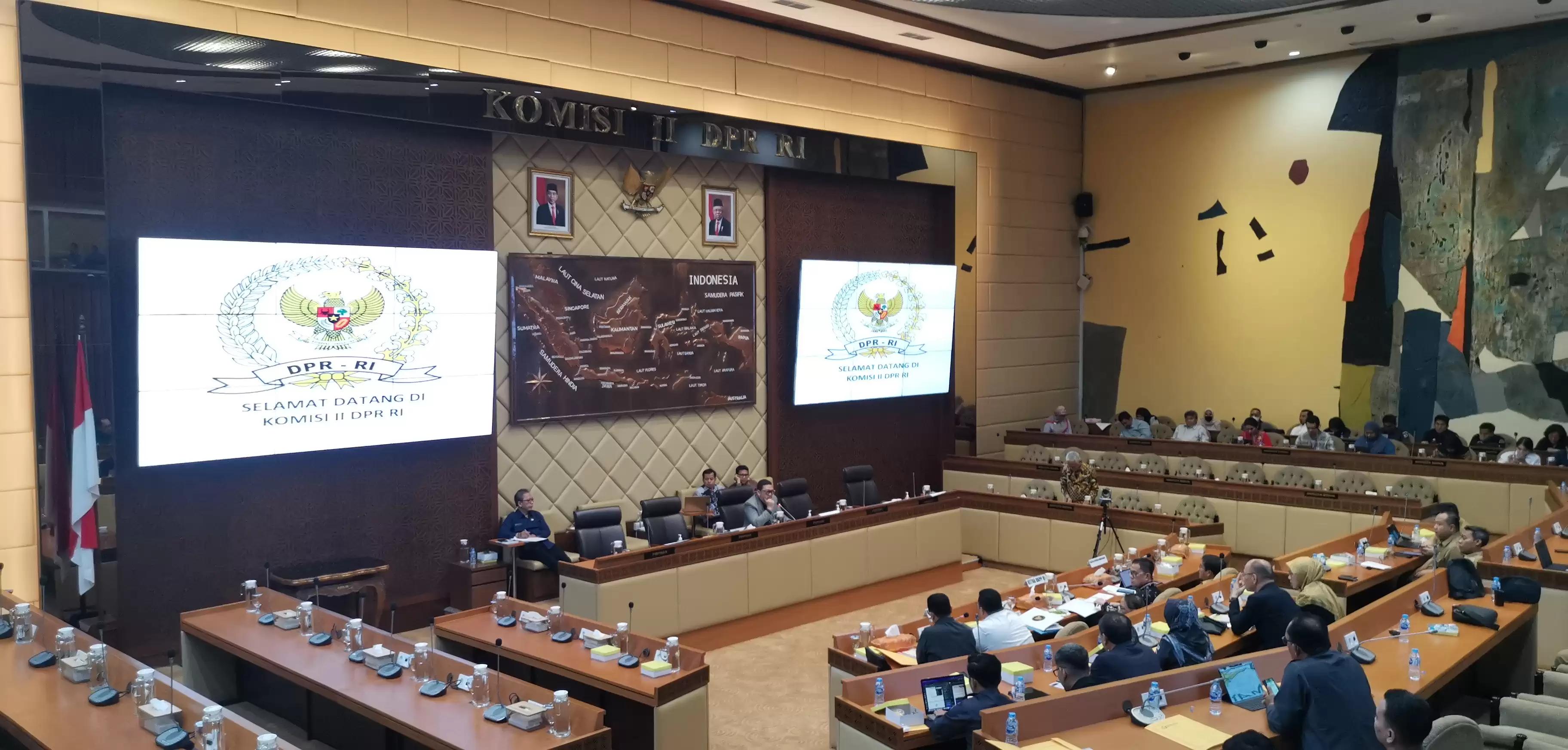 KPU Bolos Rapat di Komisi II DPR, Minta Rapat Ditunda