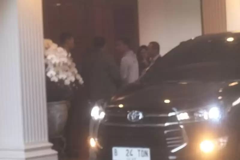Sebelum Debat Cawapres, Gibran Sambangi Rumah Prabowo