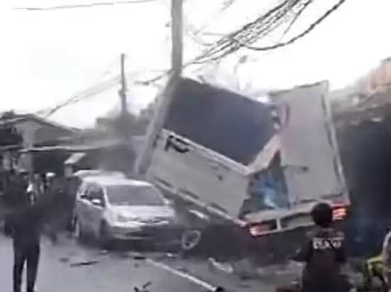 Kecelakaan Beruntun di Puncak Bogor, Ada Korban