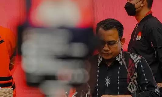 KPK Cecar Sekjen DPR Indra Iskandar dan Kabag Pengelolaan Rujab Hiphi soal Pelaksanaan Lelang