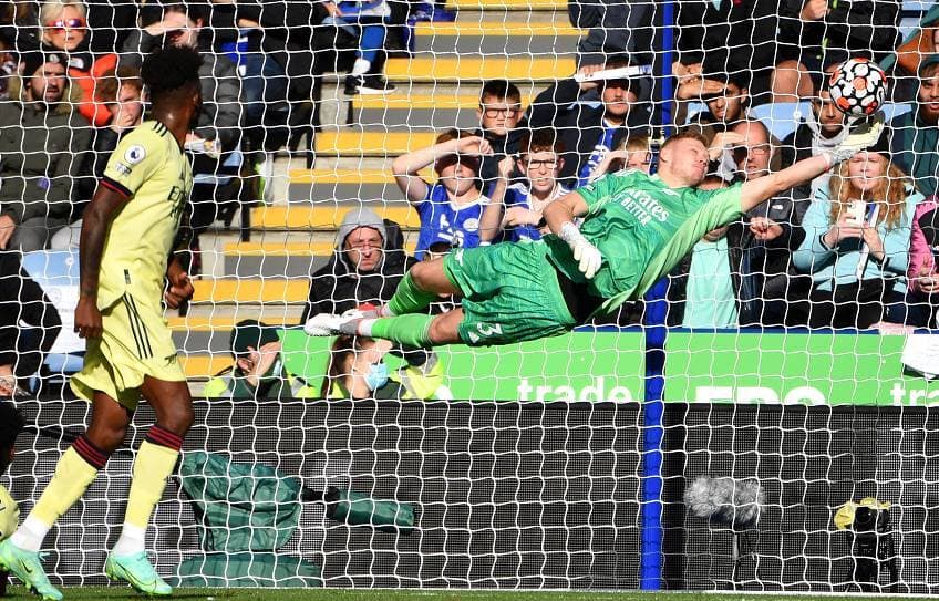 Reaksi Peter Schmeichel Terkait Aksi Aaron Ramsdale