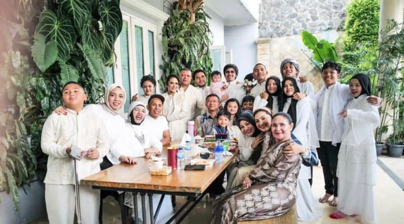 Atta Halilintar Pamer Potret Kebahagiaan Ketiga Pasang Orang Tua Rayakan Idul Adha