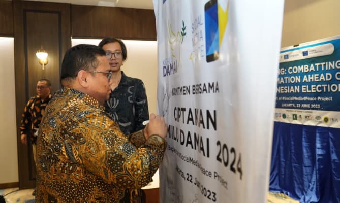 Bawaslu Tandatangani Komitmen Bersama Ciptakan Pemilu Damai 2024