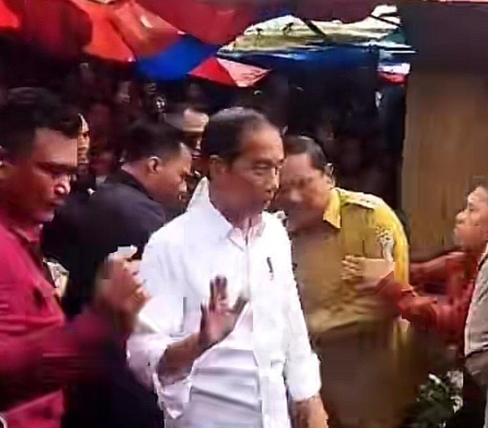 Viral Video Bupati Bengkulu Utara Ditarik Paspampres saat Dampingi Jokowi