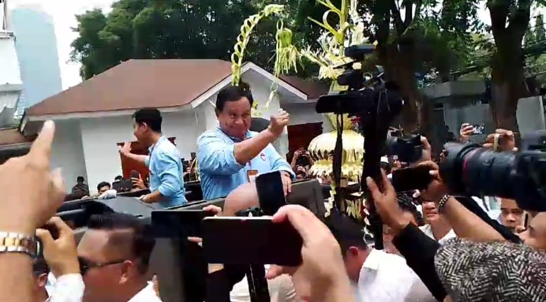 Prabowo Dihadapan Lautan Pendukungnya: Wakil Presiden Kita Terlalu Muda Gak?