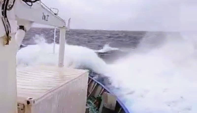 BMKG Ingatkan Nelayan Waspada Gelombang Tinggi 4 Meter di Banten