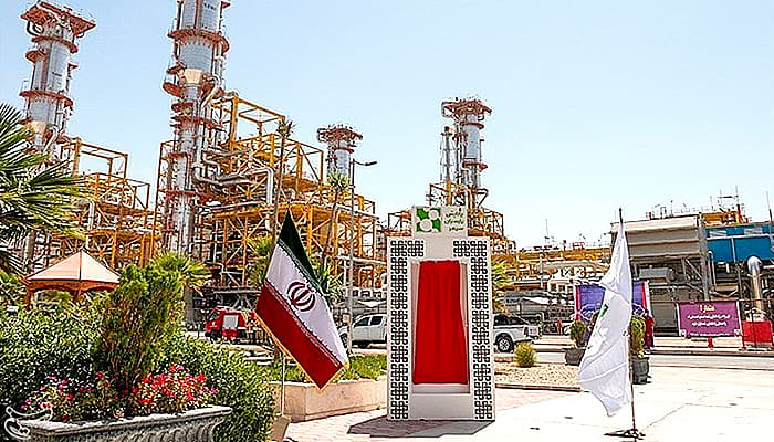 AS Mau Sanksi Iran, Minyak Anjlok 4%