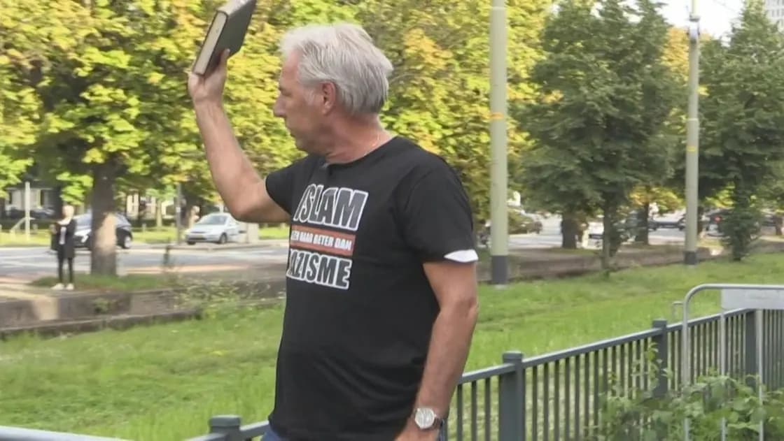 Edwin Wagensveld Injak dan Robek Alquran Saat Demo di Belanda
