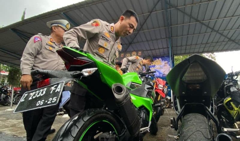 Ribuan Knalpot Brong Berbagai Jenis Disita Polisi