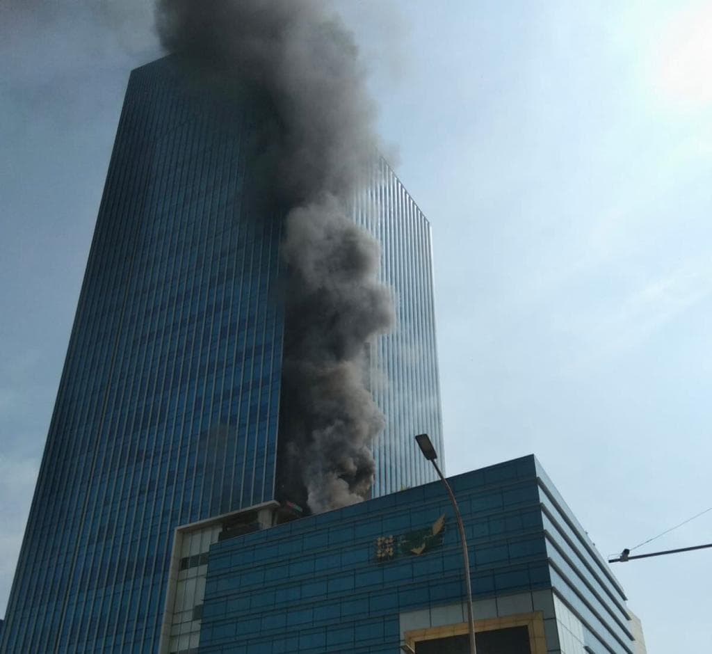 Gedung K-Link Tower di Jalan Gatot Subroto Terbakar