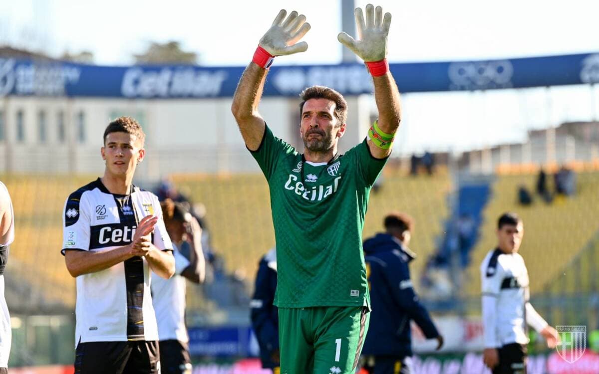 Gianluigi Buffon Perpanjang Kontrak Bersama Parma Hingga 2024, Bermain Hingga Dia Berusia 46 Tahun