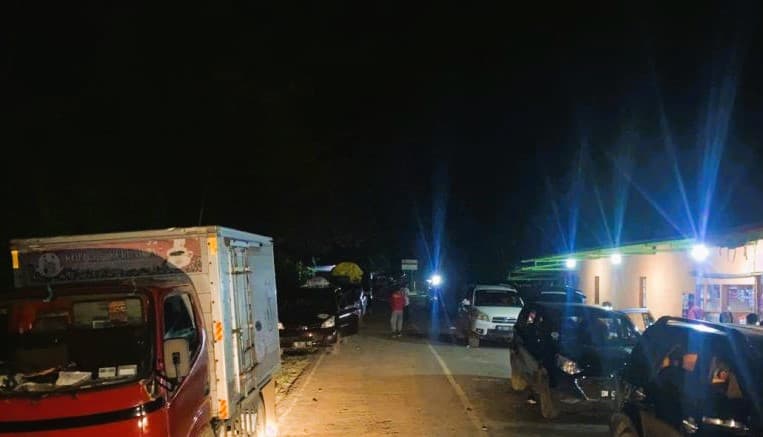 Longsor Tutup Akses Jalan Lintas Sulawesi Gorontalo Utara